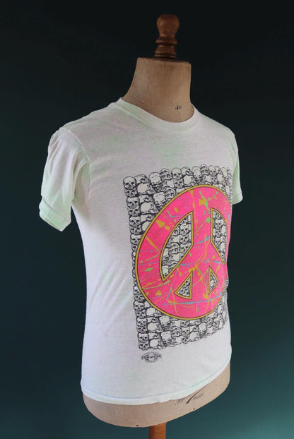 Vintage 1990s peace sign t shirt - tie dye skulls - Fun Wear - 34” chest