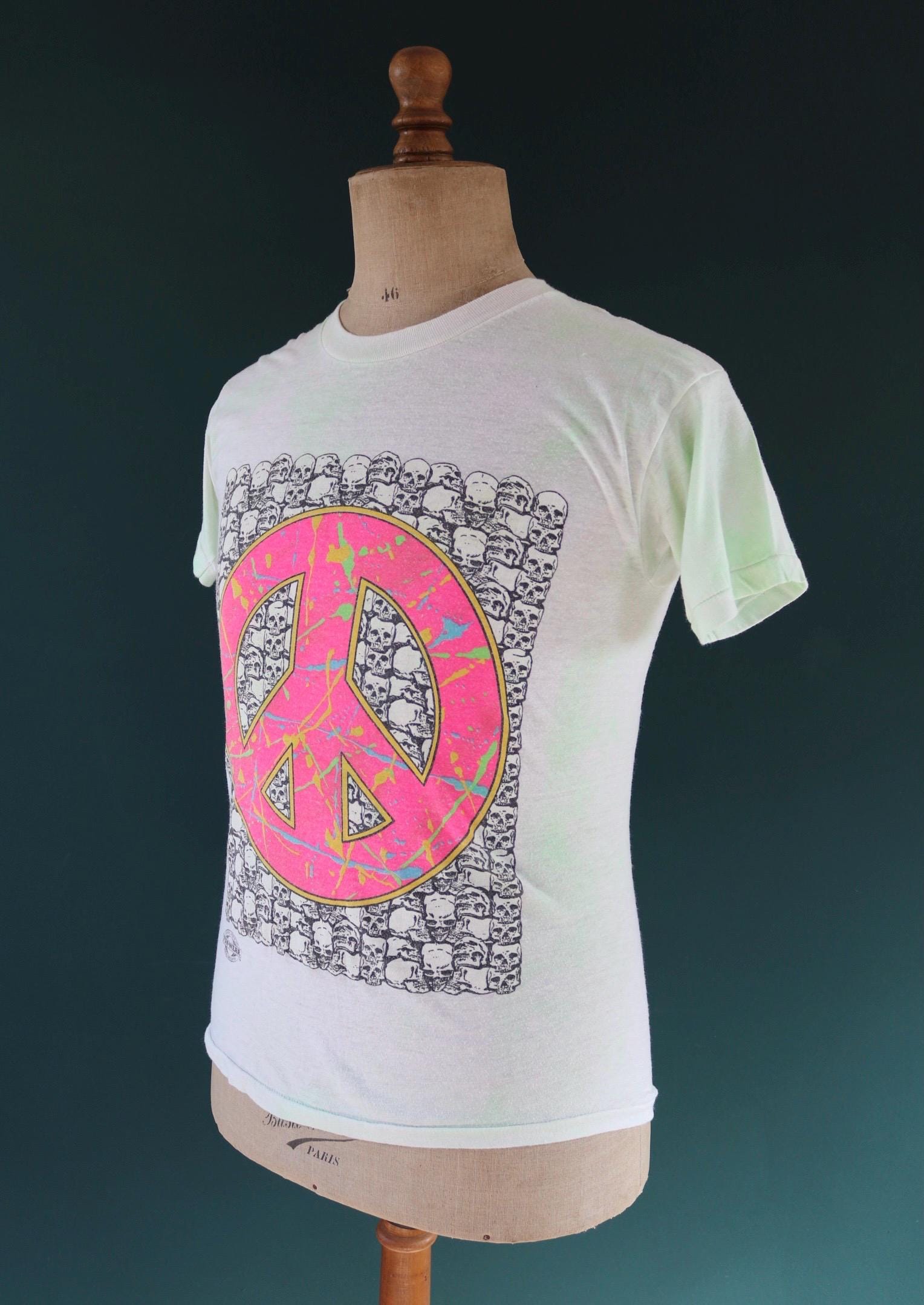 Vintage 1990s peace sign t shirt - tie dye skulls - Fun Wear - 34” chest