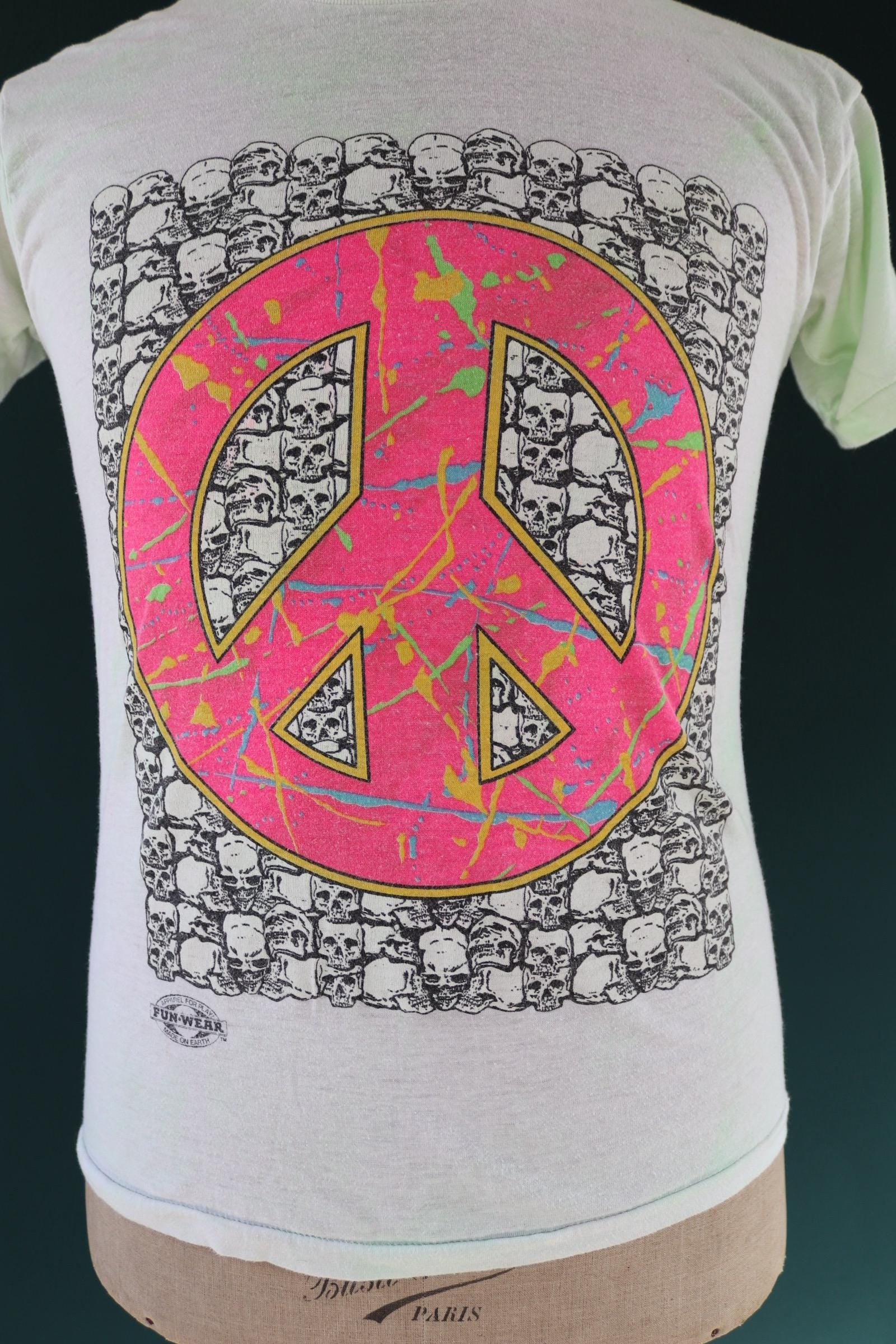 Vintage 1990s peace sign t shirt - tie dye skulls - Fun Wear - 34” chest