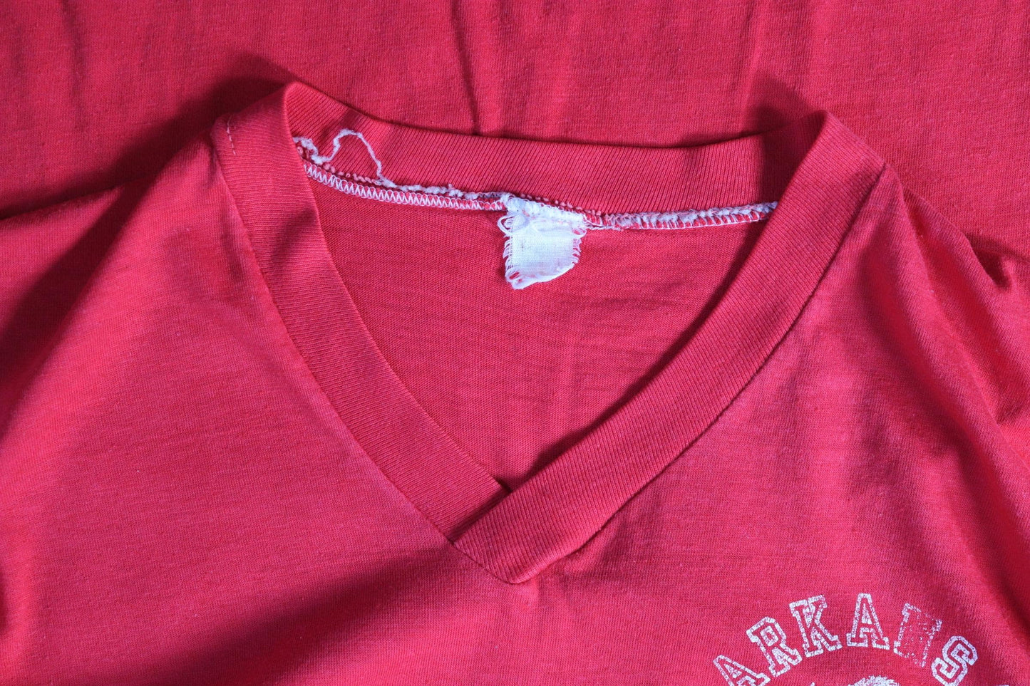 Vintage 1980s v neck t shirt - Arkansas Razorbacks - 38" chest