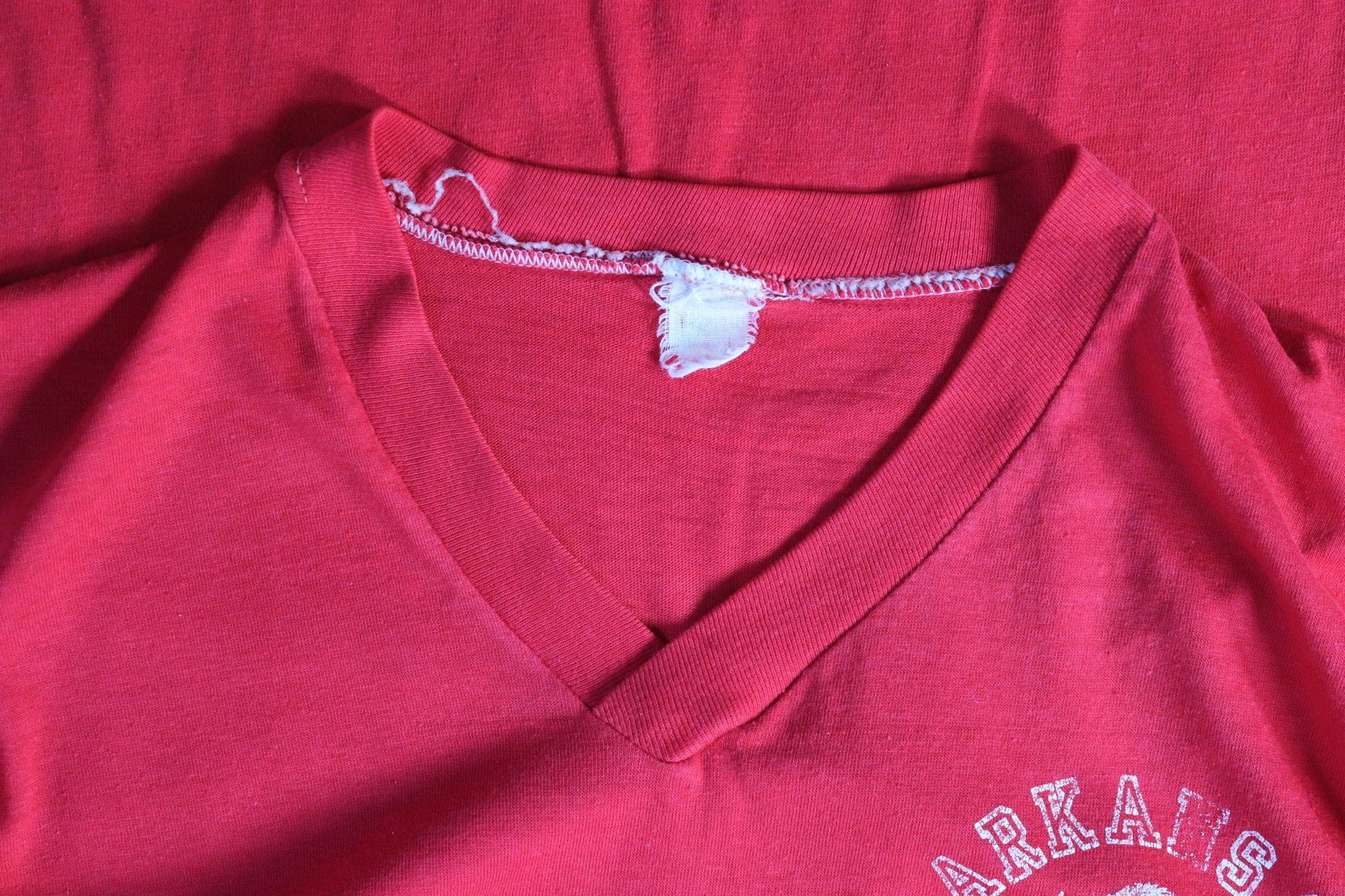 Vintage 1980s v neck t shirt - Arkansas Razorbacks - 38" chest