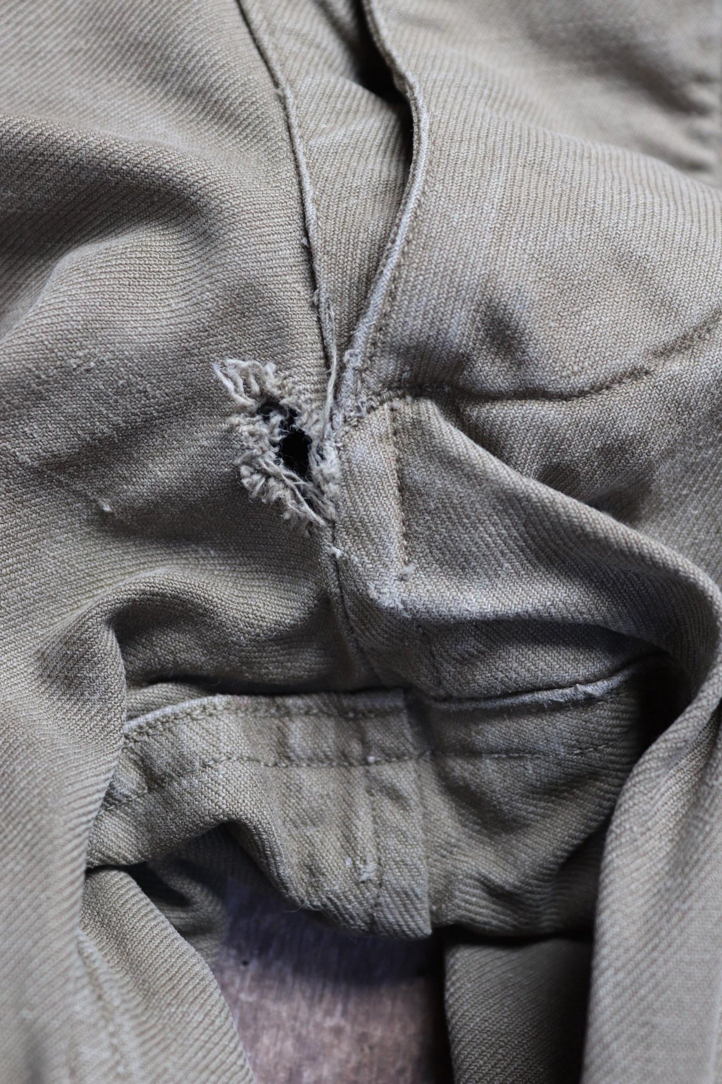 Vintage 1940s French M47 cargo pants - cotton workwear trousers - military utility - 32" x 26"