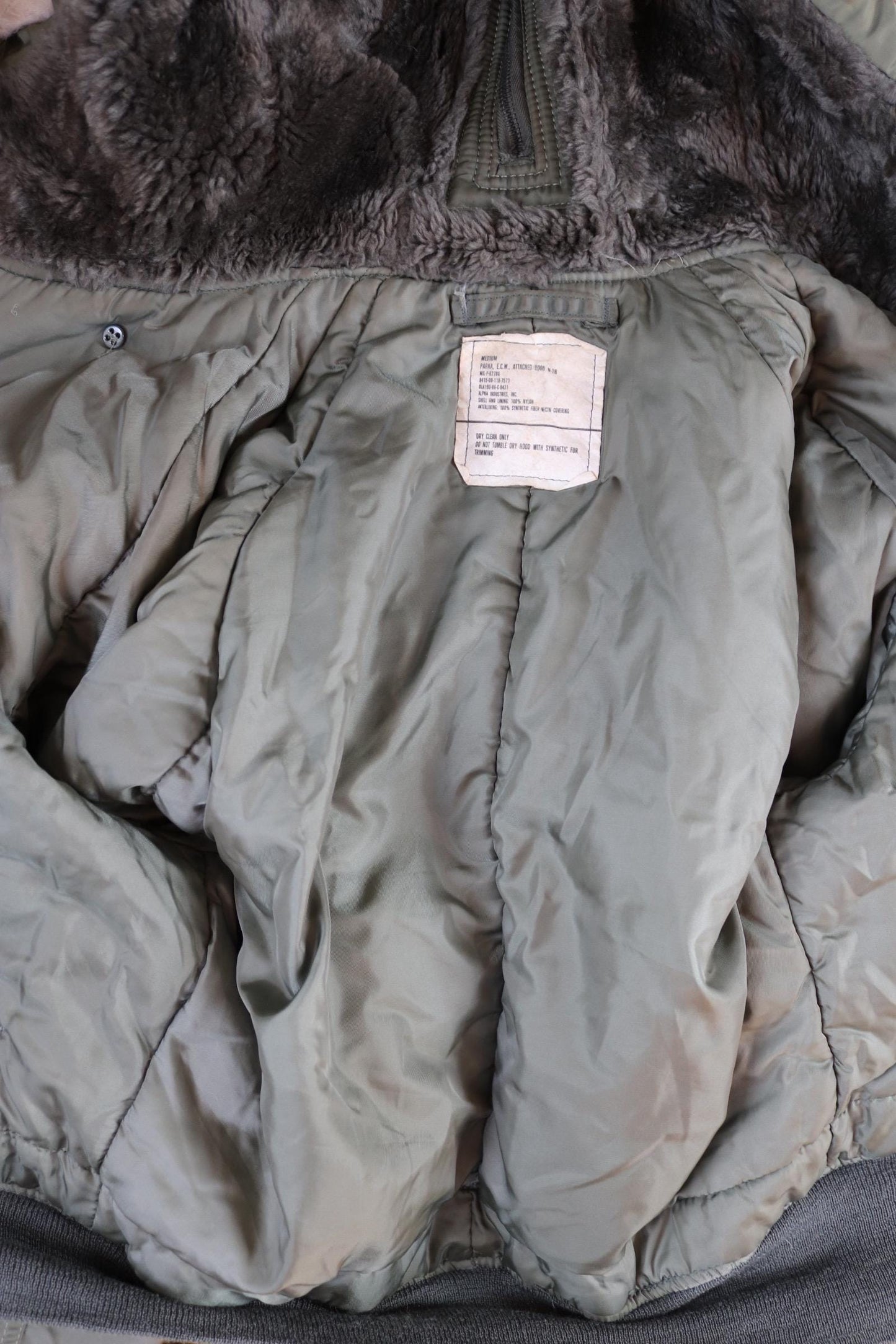 Vintage 1980s USAF N-2B jacket - Alpha Industries - extreme cold weather - split hood - 48" chest