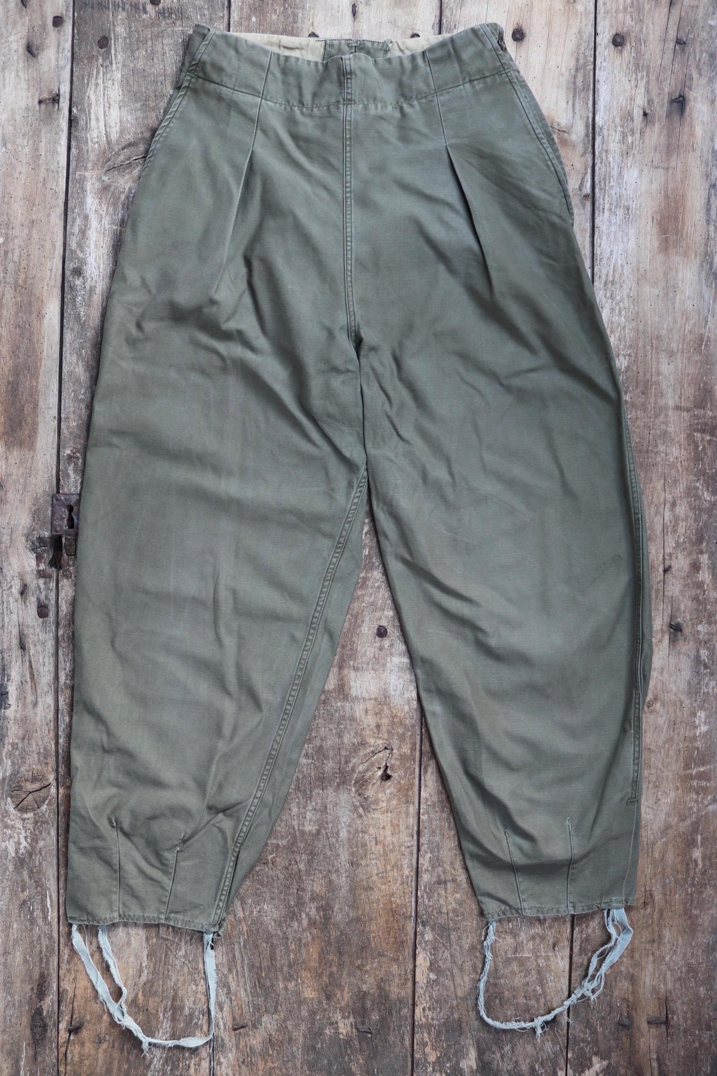 Vintage 1940s US army M43 trousers - womens military pants - original WW2 clothing - 28" x 27"