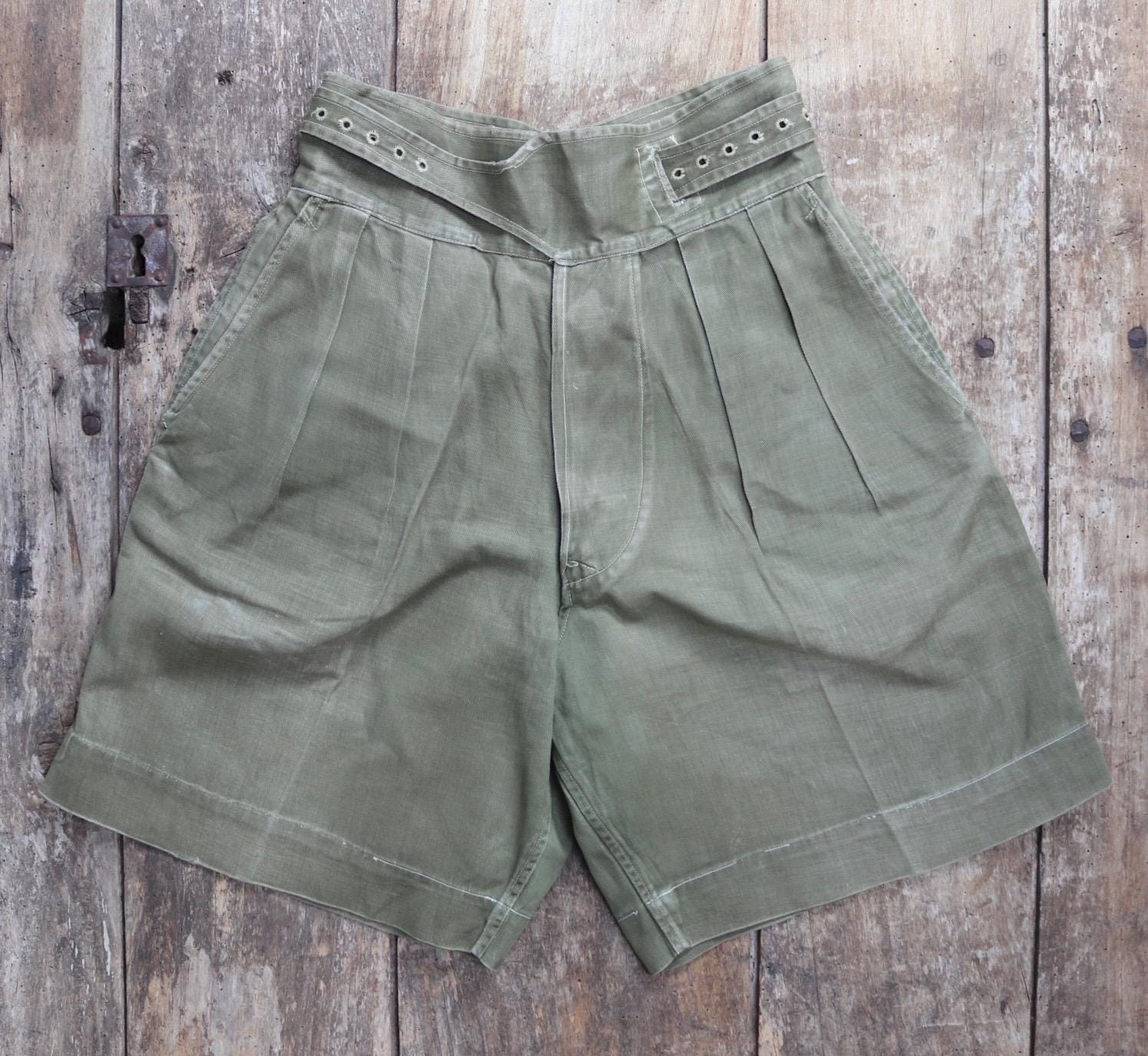 Vintage 1950s British army shorts - jungle green Gurkha pants - high waist wide leg - 26” x 7”