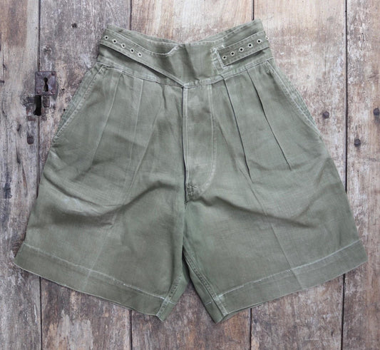 Vintage 1950s British army shorts - jungle green Gurkha pants - high waist wide leg - 26” x 7”