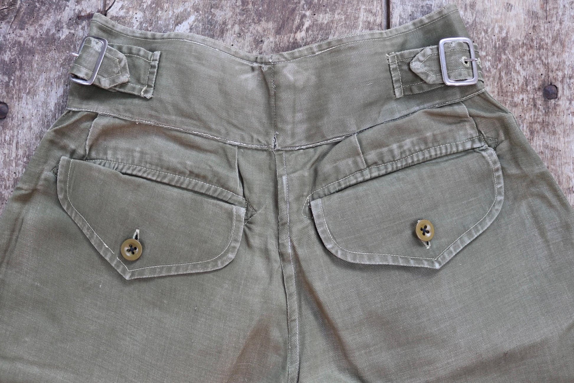 Vintage 1950s British army shorts - jungle green Gurkha pants - high waist wide leg - 26” x 7”
