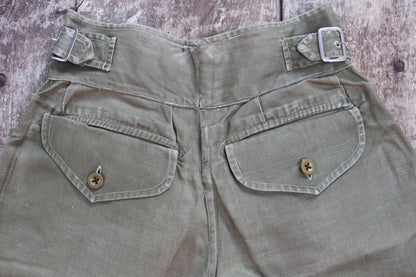 Vintage 1950s British army shorts - jungle green Gurkha pants - high waist wide leg - 26” x 7”