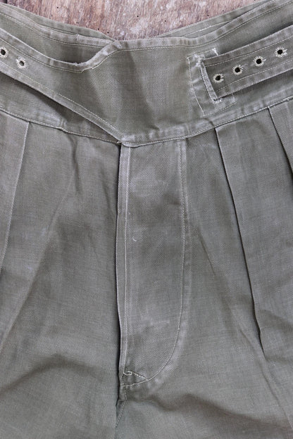 Vintage 1950s British army shorts - jungle green Gurkha pants - high waist wide leg - 26” x 7”