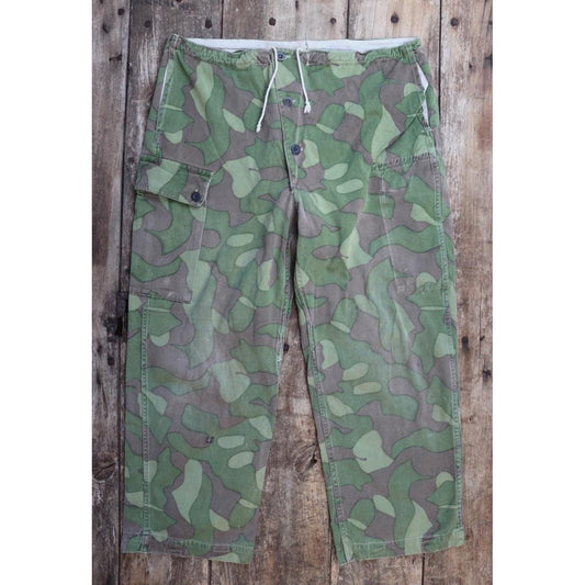 Vintage 1960s Finnish M62 camo trousers - windproof paratrooper pants - 39” x 27”