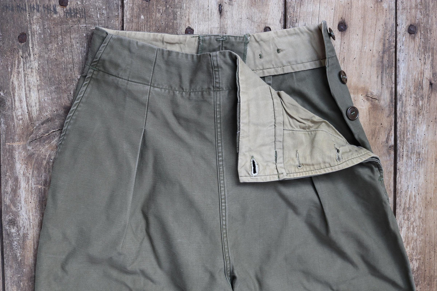 Vintage 1940s US army M43 trousers - womens military pants - original WW2 clothing - 28" x 27"