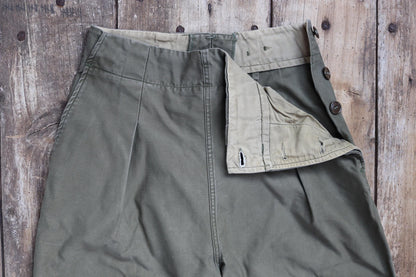 Vintage 1940s US army M43 trousers - womens military pants - original WW2 clothing - 28" x 27"