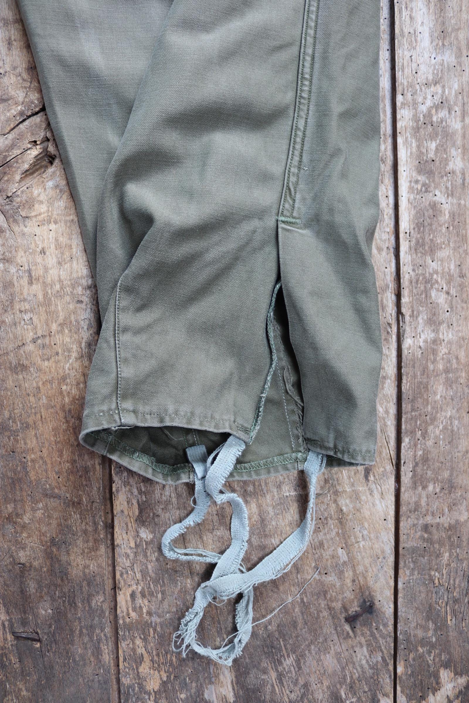 Vintage 1940s US army M43 trousers - womens military pants - original WW2 clothing - 28" x 27"