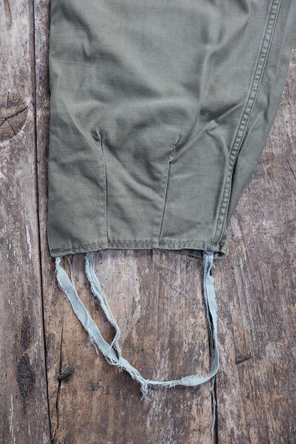 Vintage 1940s US army M43 trousers - womens military pants - original WW2 clothing - 28" x 27"