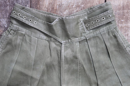 Vintage 1950s British army shorts - jungle green Gurkha pants - high waist wide leg - 26” x 7”