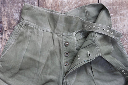 Vintage 1950s British army shorts - jungle green Gurkha pants - high waist wide leg - 26” x 7”
