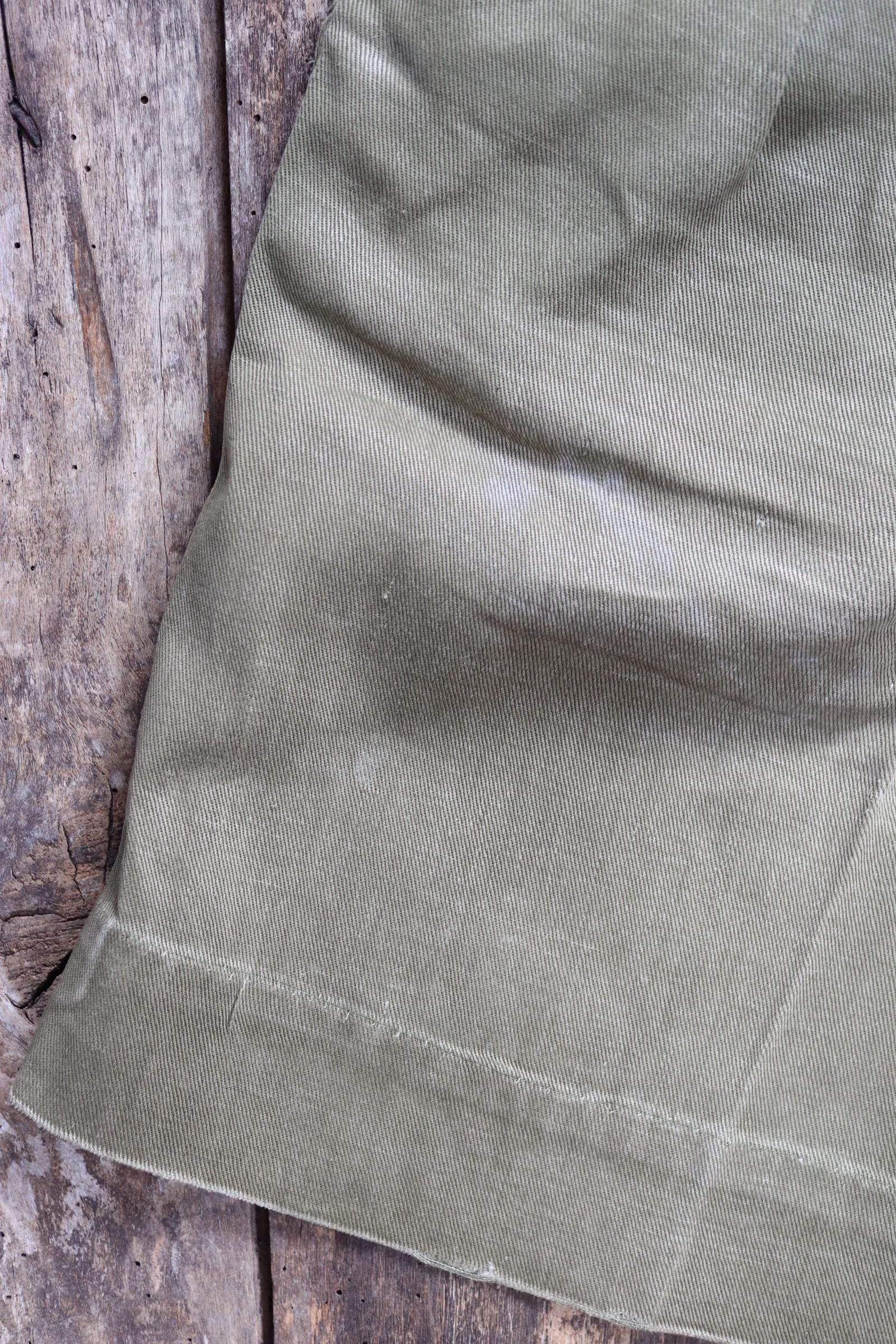 Vintage 1950s British army shorts - jungle green Gurkha pants - high waist wide leg - 26” x 7”