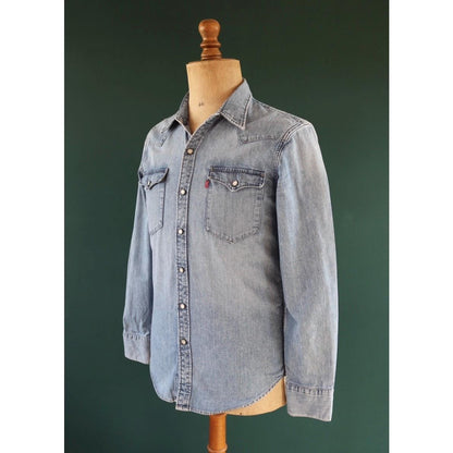 Vintage Levis denim cowboy shirt - pearl snap - Western style - 38" chest