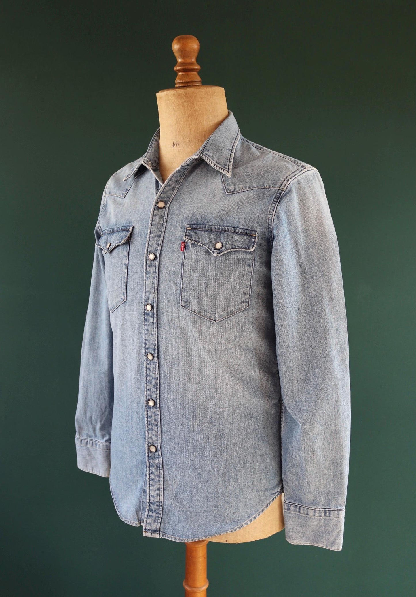 Vintage Levis denim cowboy shirt - pearl snap - Western style - 38" chest