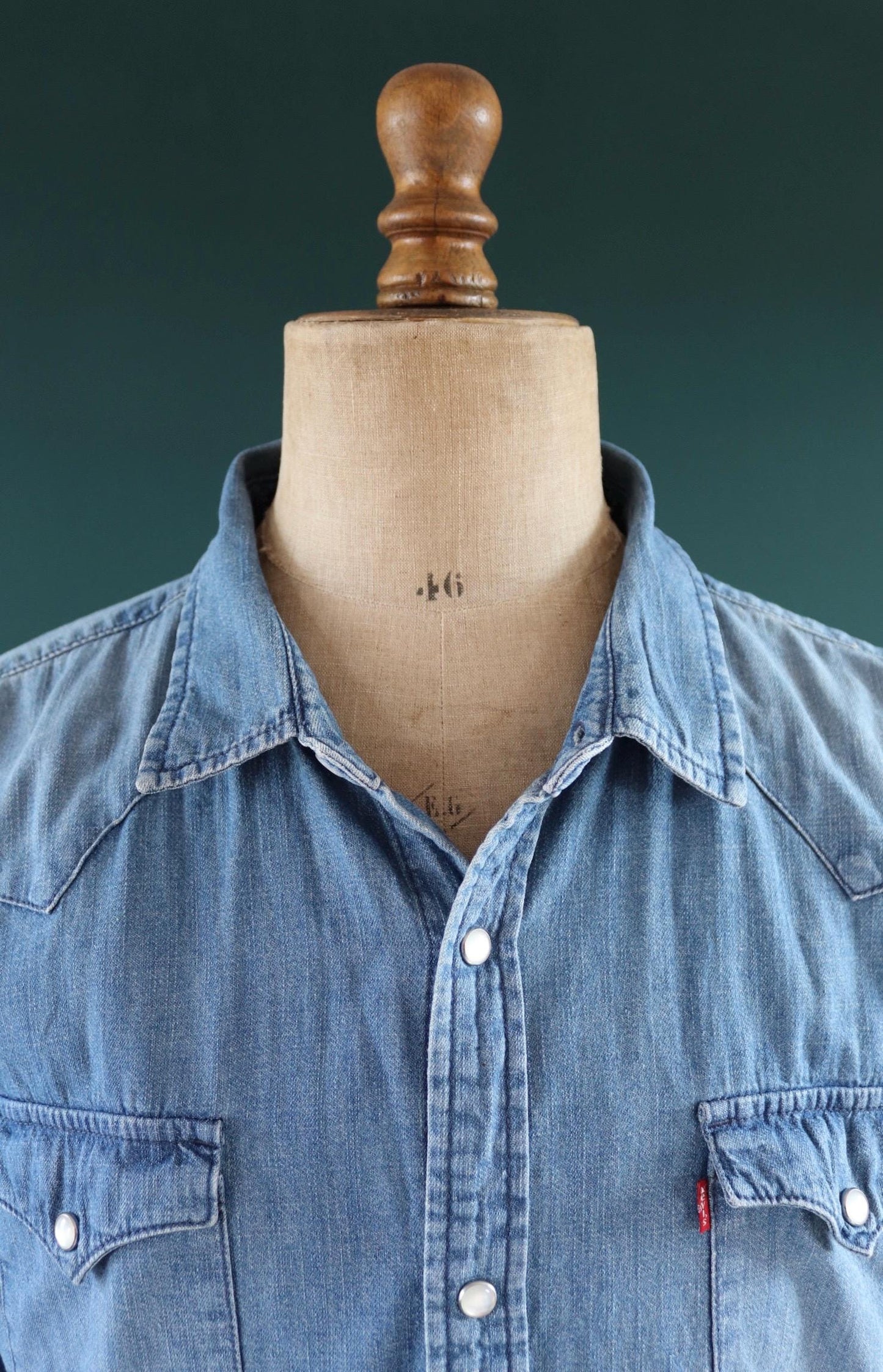 Vintage Levis denim cowboy shirt - pearl snap - Western style - 46" chest