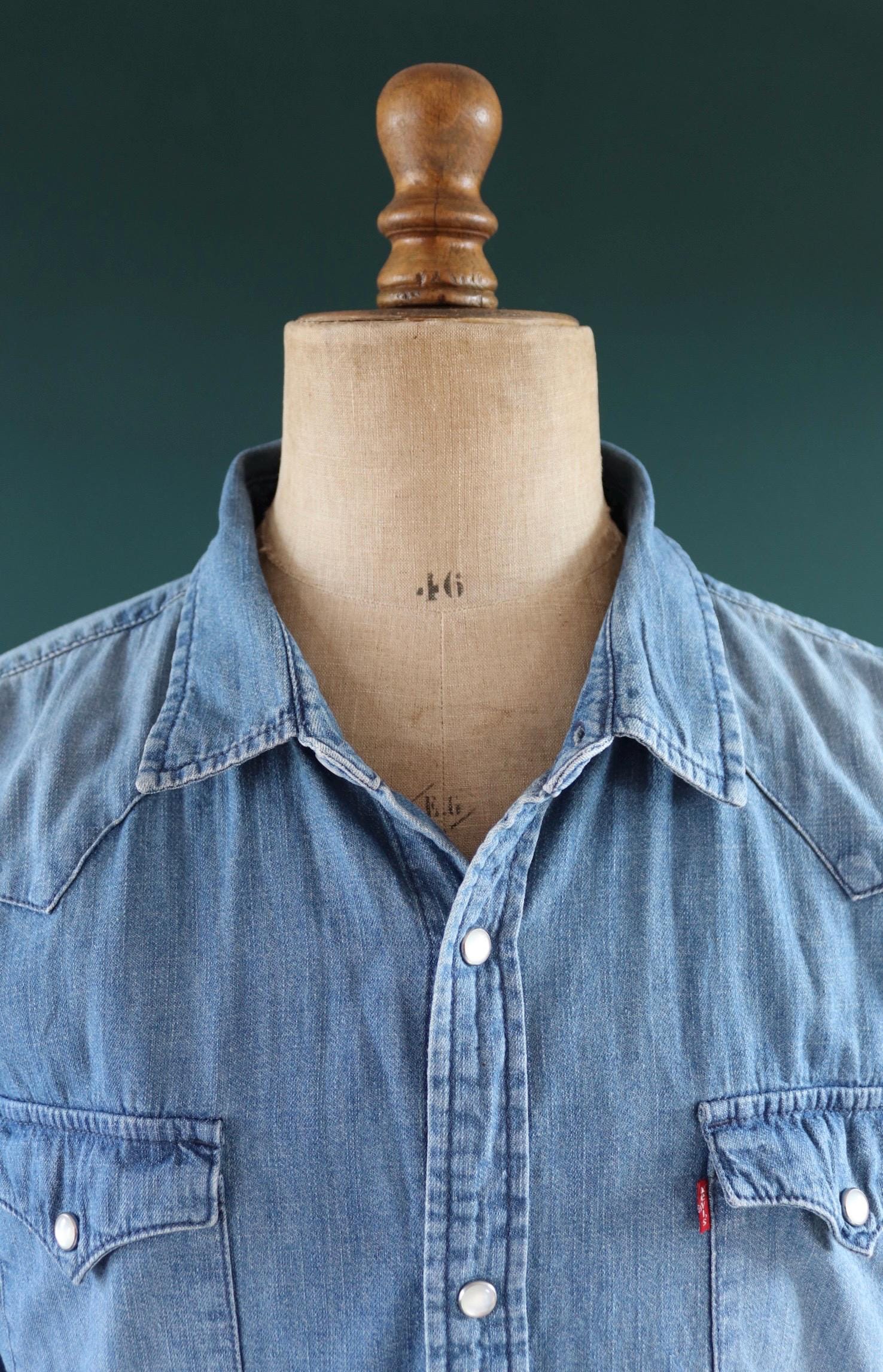 Vintage Levis denim cowboy shirt - pearl snap - Western style - 46" chest