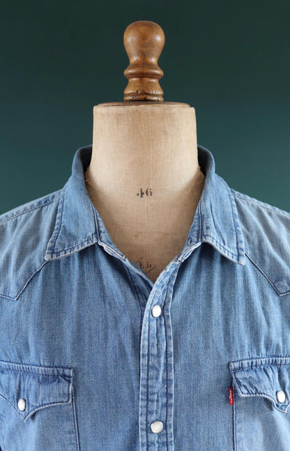 Vintage Levis denim cowboy shirt - pearl snap - Western style - 46" chest