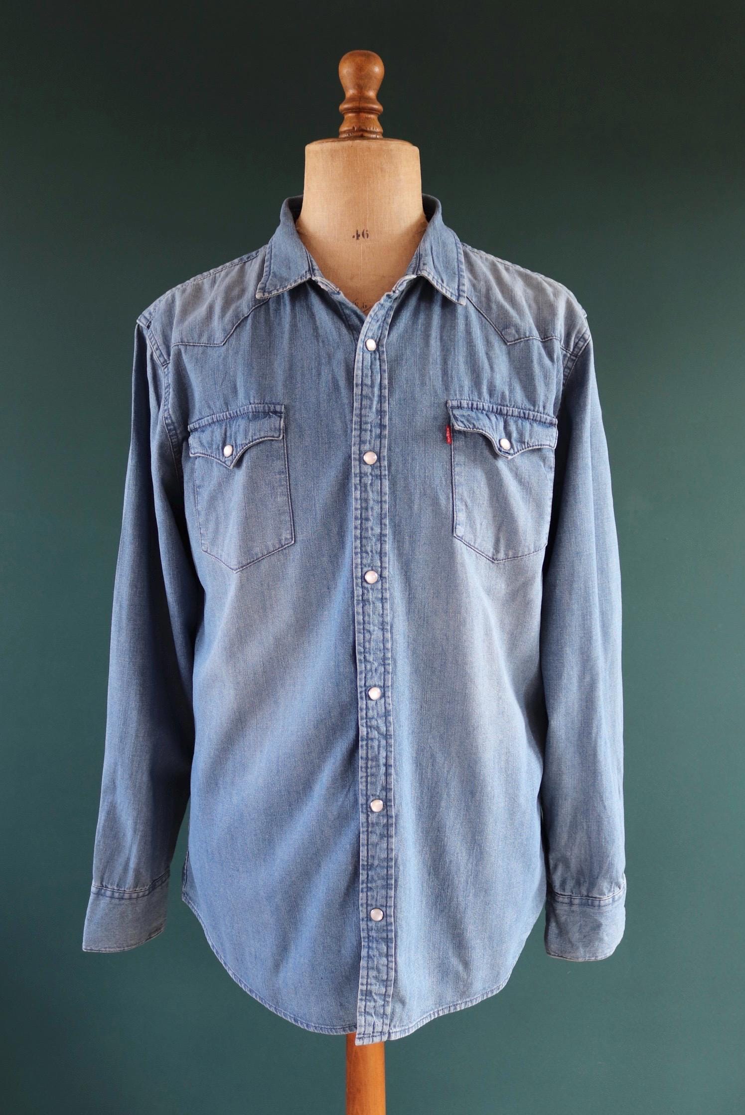 Vintage Levis denim cowboy shirt - pearl snap - Western style - 46" chest
