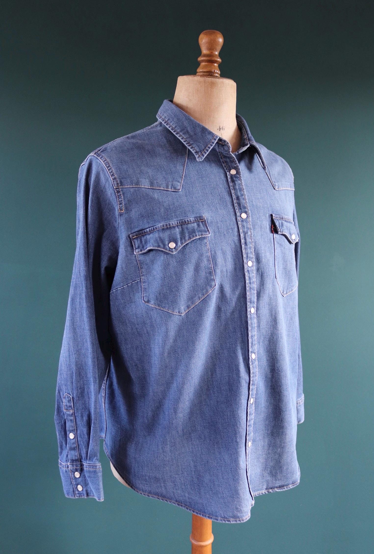 Vintage Levis denim cowboy shirt - pearl snap - Western style - 50" chest