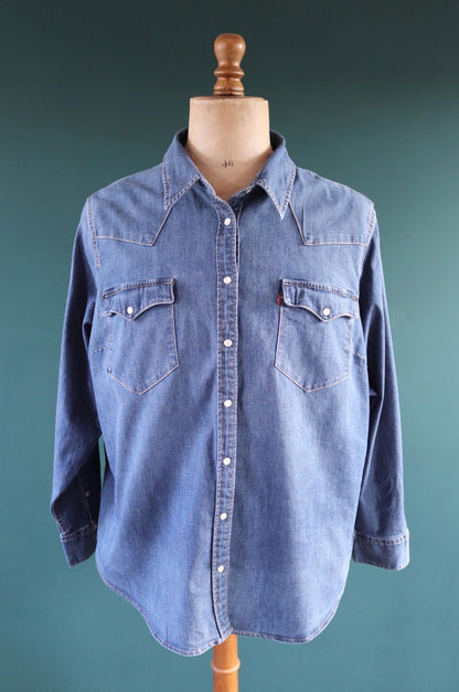 Vintage Levis denim cowboy shirt - pearl snap - Western style - 50" chest