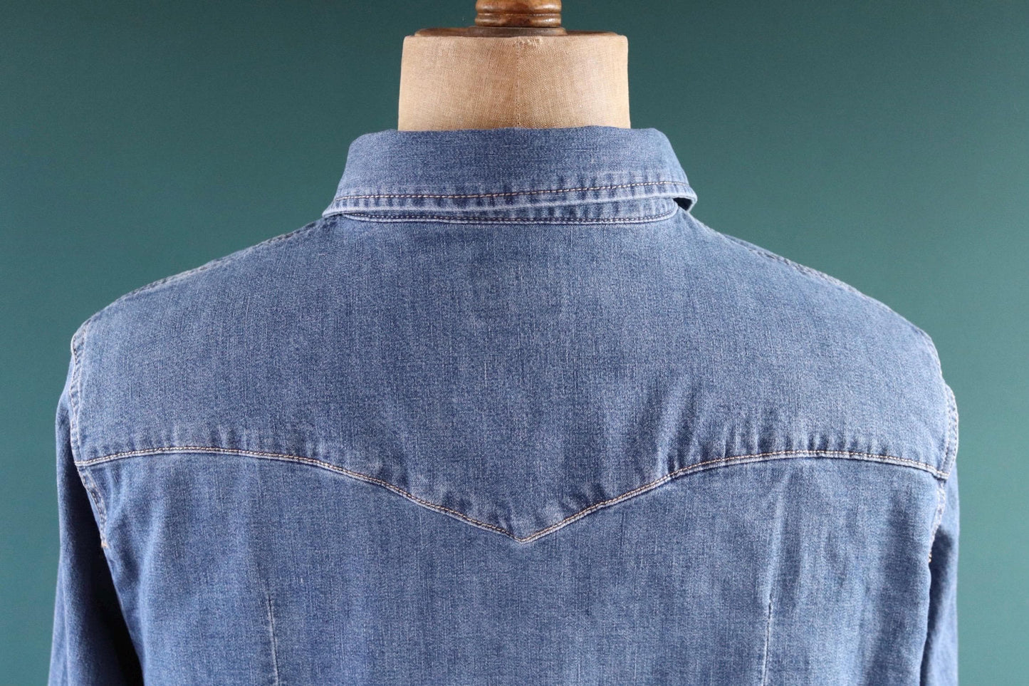 Vintage Levis denim cowboy shirt - pearl snap - Western style - 50" chest