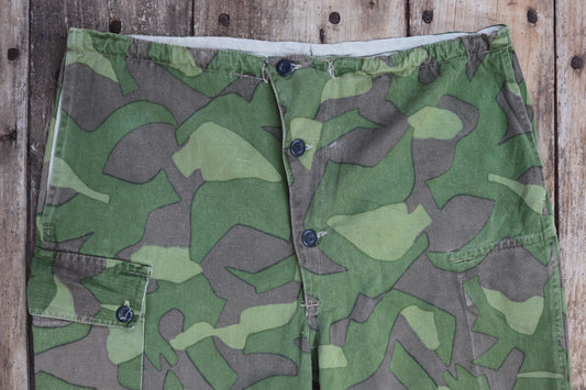Vintage 1960s Finnish M62 camo trousers - windproof paratrooper pants - 39” x 27”