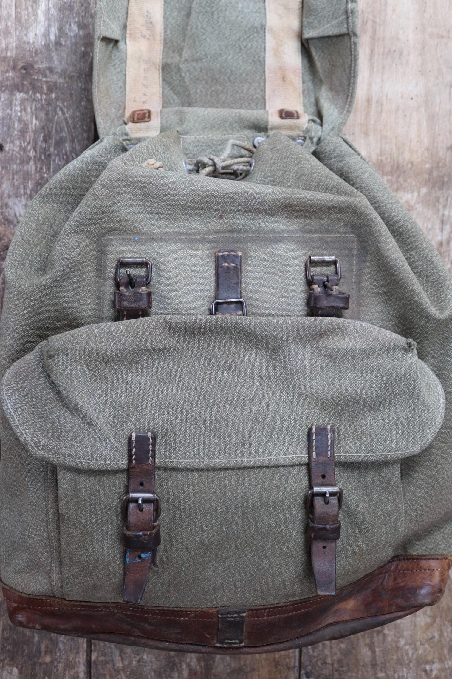Vintage 1950s Swiss army rucksack - military backpack - salt pepper cotton canvas - for hiking and camping gear