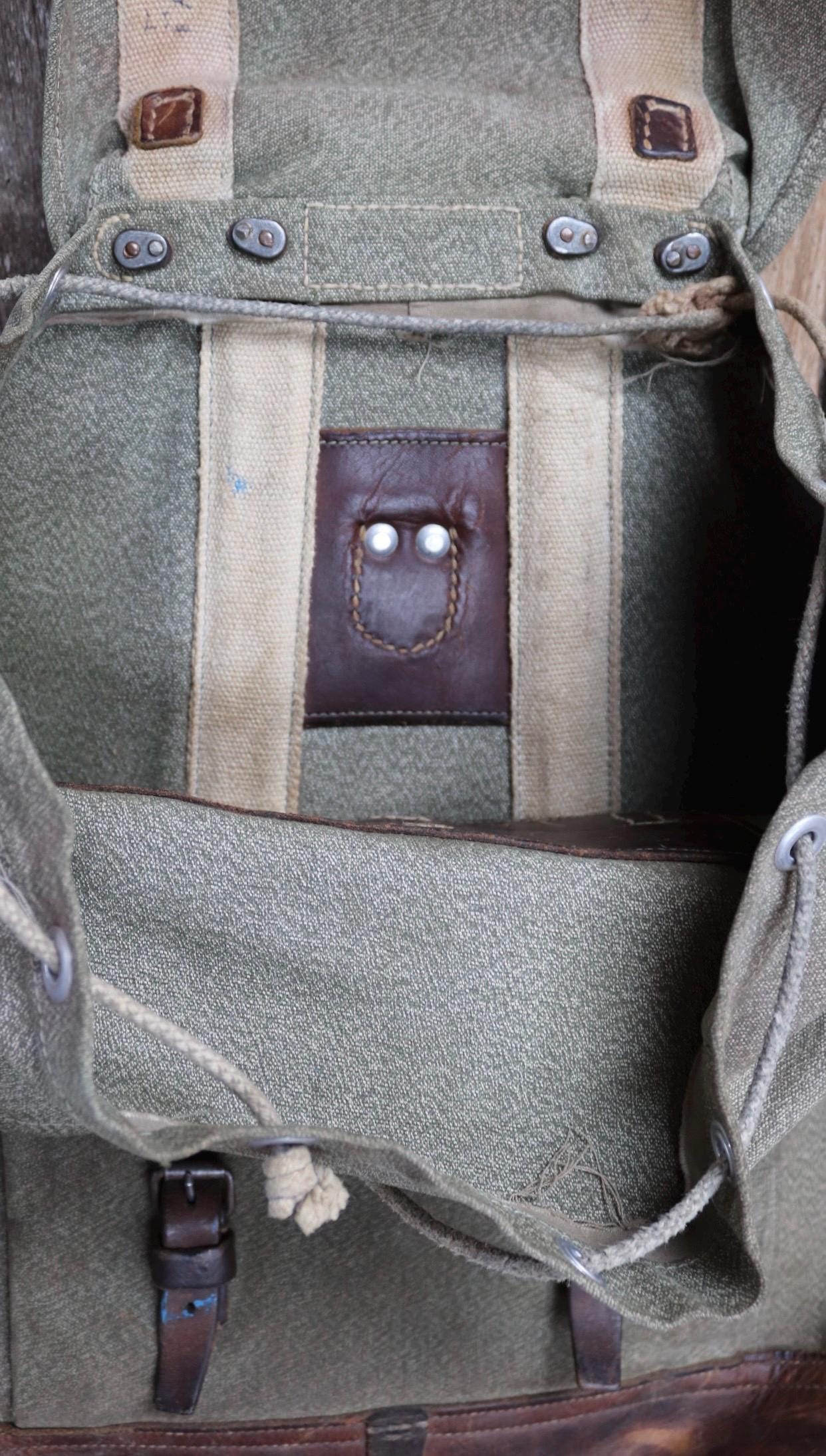 Vintage 1950s Swiss army rucksack - military backpack - salt pepper cotton canvas - for hiking and camping gear