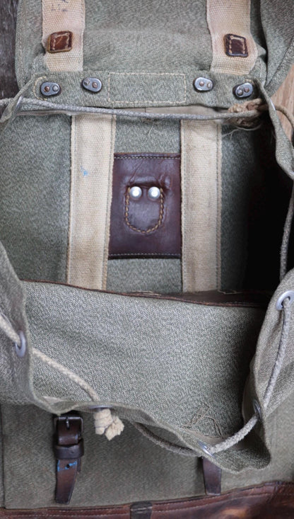 Vintage 1950s Swiss army rucksack - military backpack - salt pepper cotton canvas - for hiking and camping gear