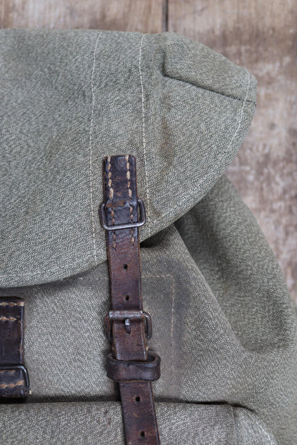 Vintage 1950s Swiss army rucksack - military backpack - salt pepper cotton canvas - for hiking and camping gear