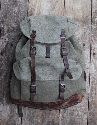 Vintage 1950s Swiss army rucksack - military backpack - salt pepper cotton canvas - for hiking and camping gear