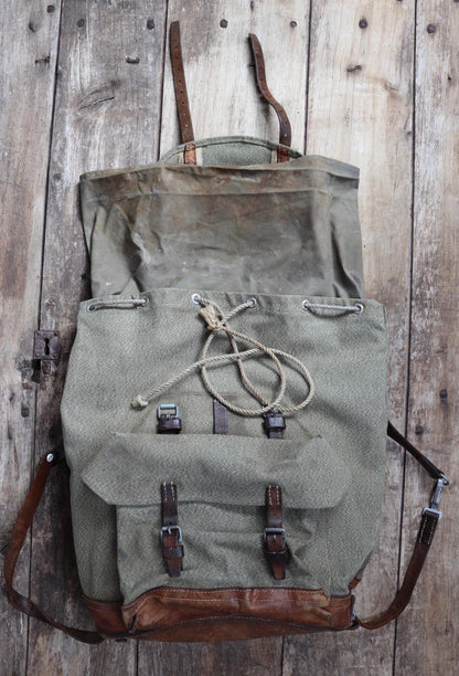 Vintage 1960s Swiss army rucksack - military backpack - salt pepper cotton canvas - for hiking and camping gear