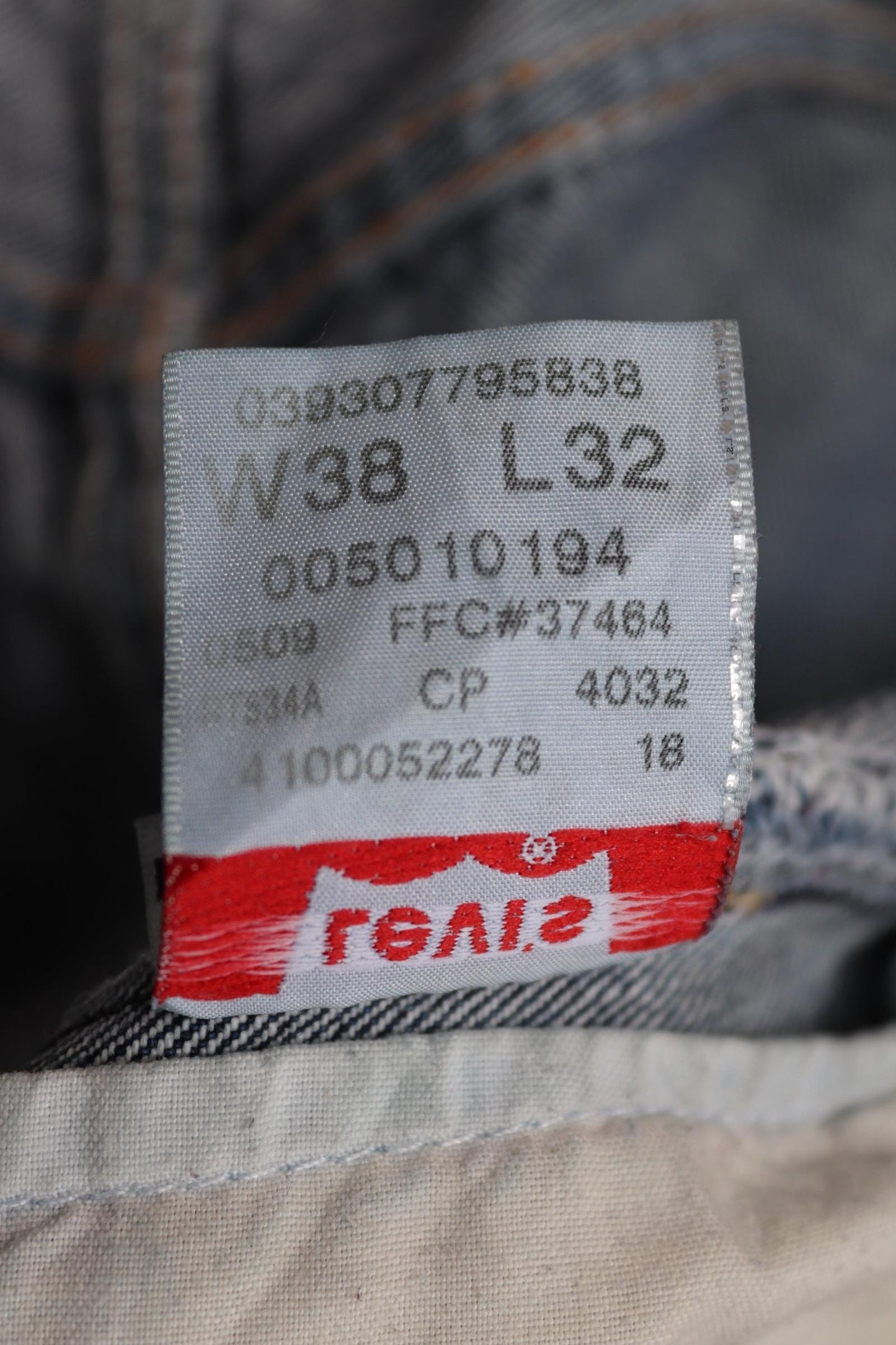 Vintage Levis 501 jeans - blue denim workwear - 36" x 32"
