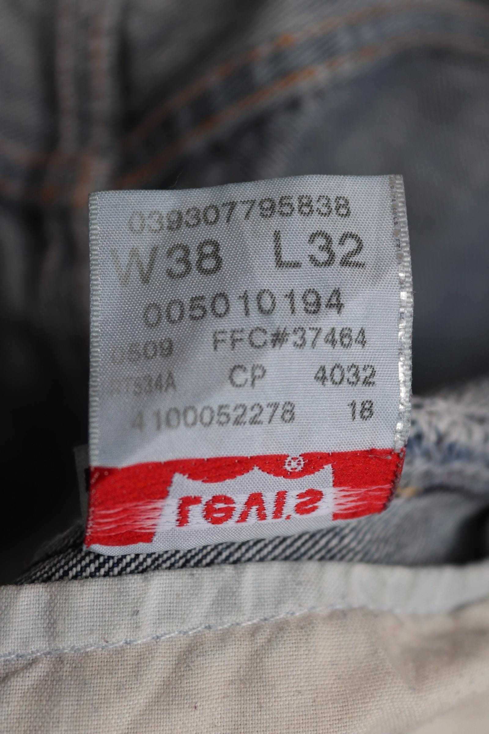 Vintage Levis 501 jeans - blue denim workwear - 36" x 32"
