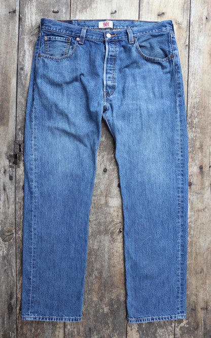 Vintage Levis 501 jeans - blue denim workwear - 36" x 32"