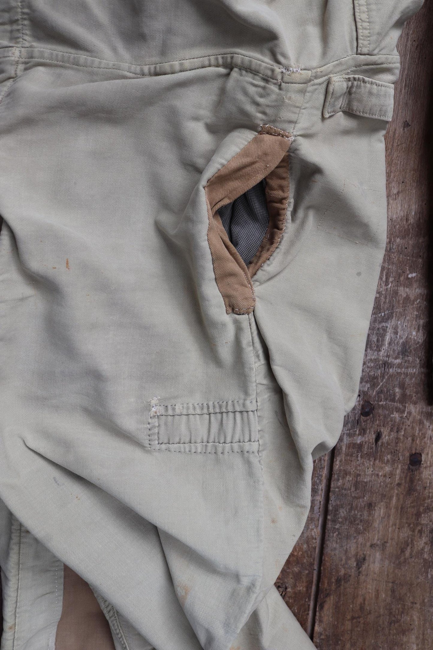 Vintage WW2 British workwear - 1940s overalls - mechanic coveralls - 43” x 37” x 26”