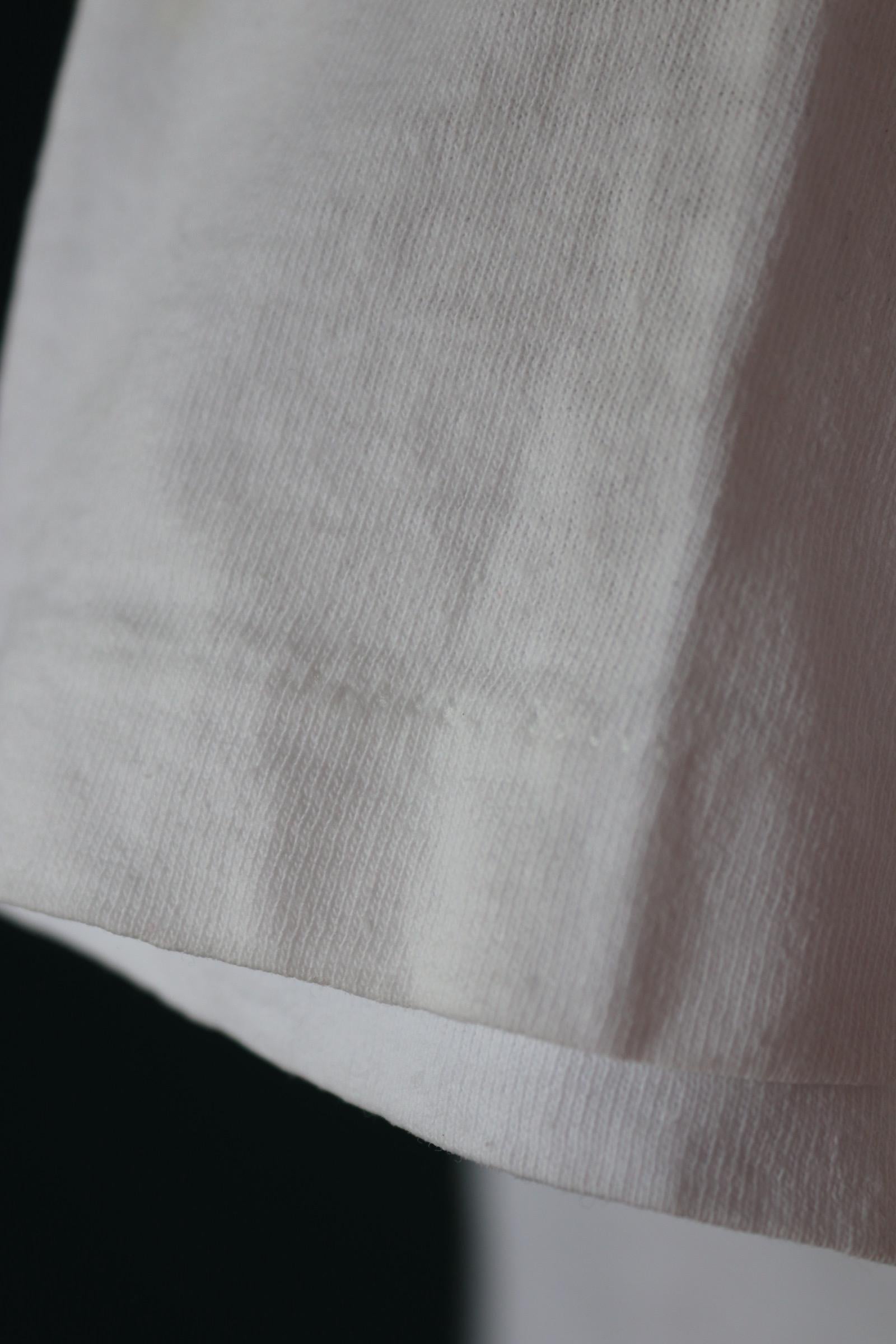 Vintage 1990s Hanes v neck t shirt - single stitch - plain white tee - 40” chest