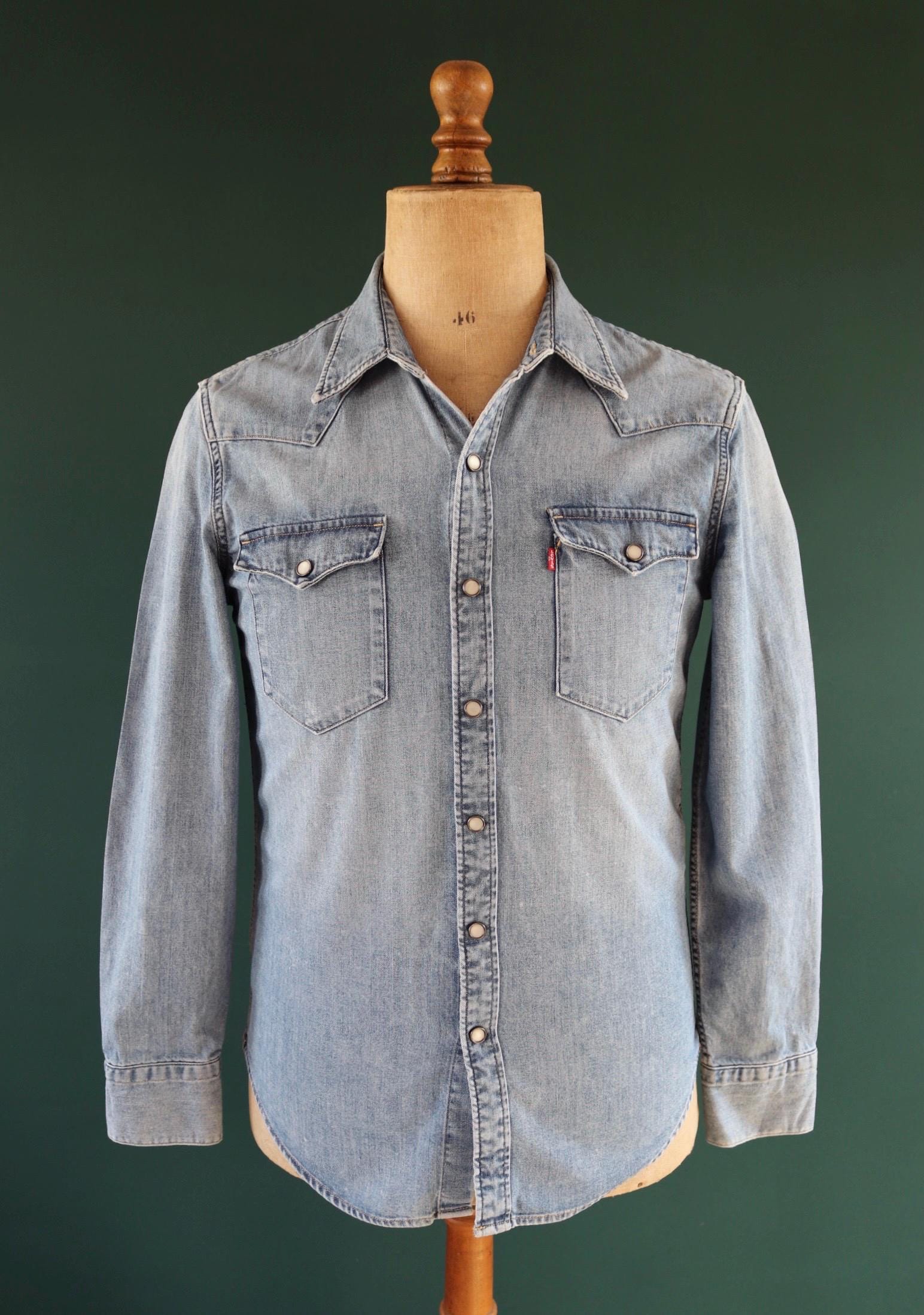 Vintage Levis denim cowboy shirt - pearl snap - Western style - 38" chest