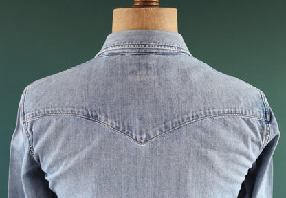 Vintage Levis denim cowboy shirt - pearl snap - Western style - 38" chest