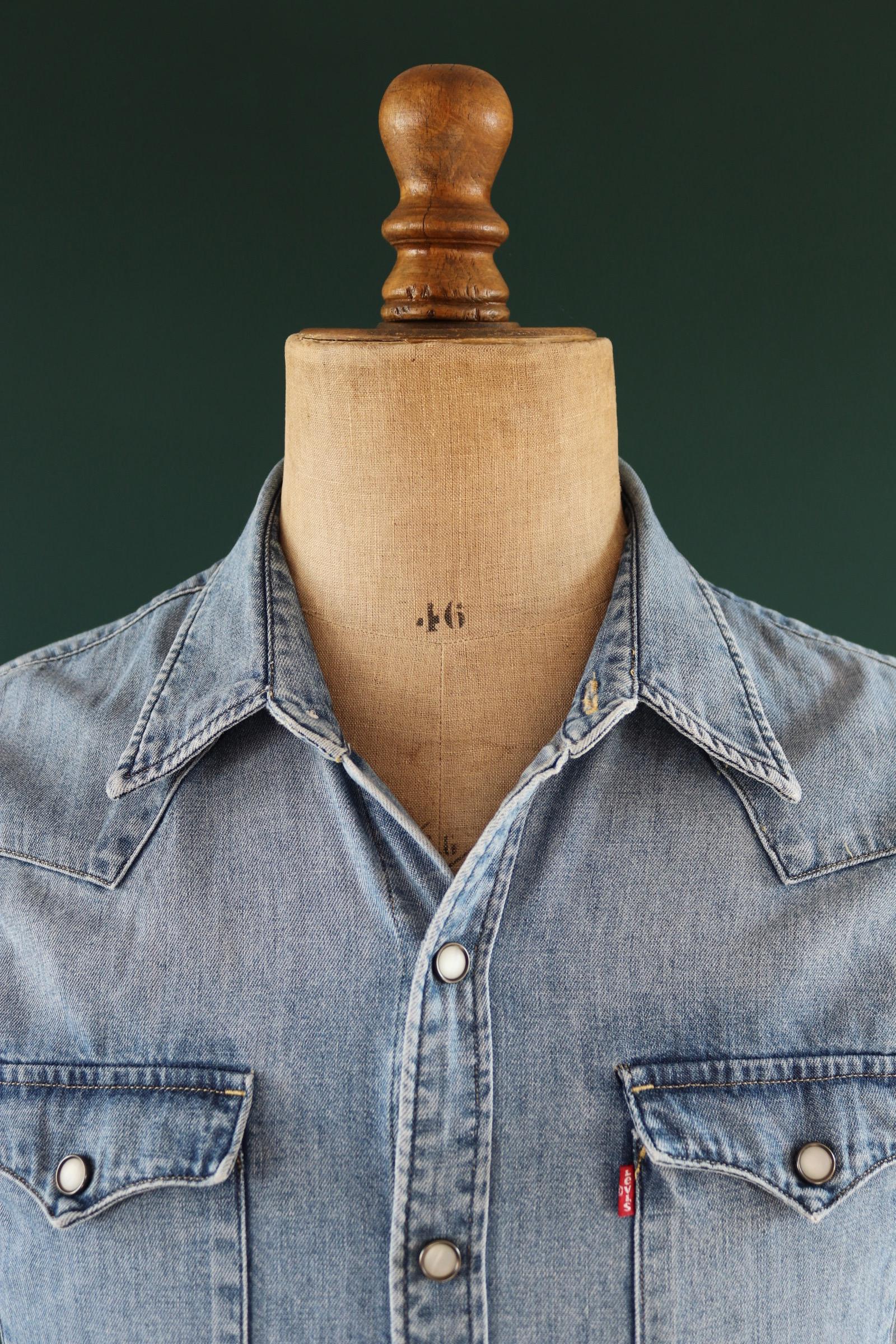 Vintage Levis denim cowboy shirt - pearl snap - Western style - 38" chest