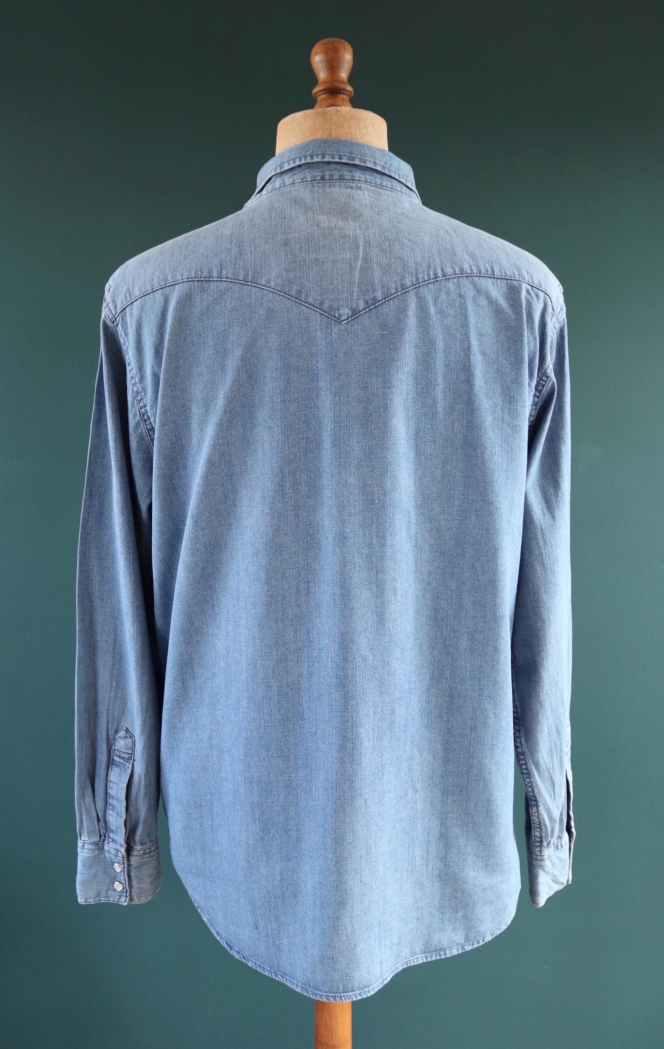 Vintage Levis denim cowboy shirt - pearl snap - Western style - 46" chest