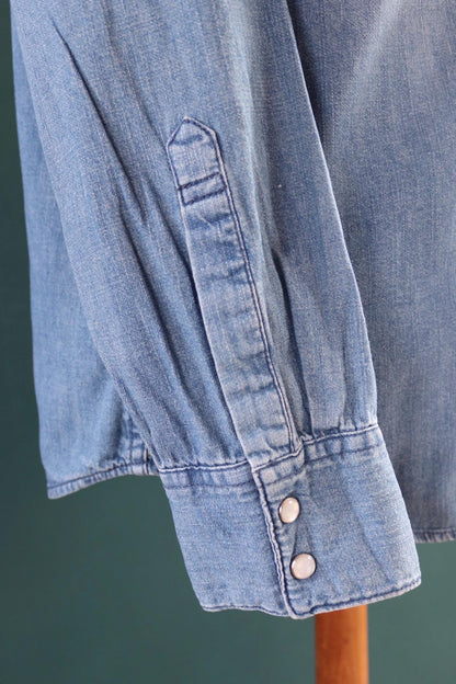 Vintage Levis denim cowboy shirt - pearl snap - Western style - 46" chest