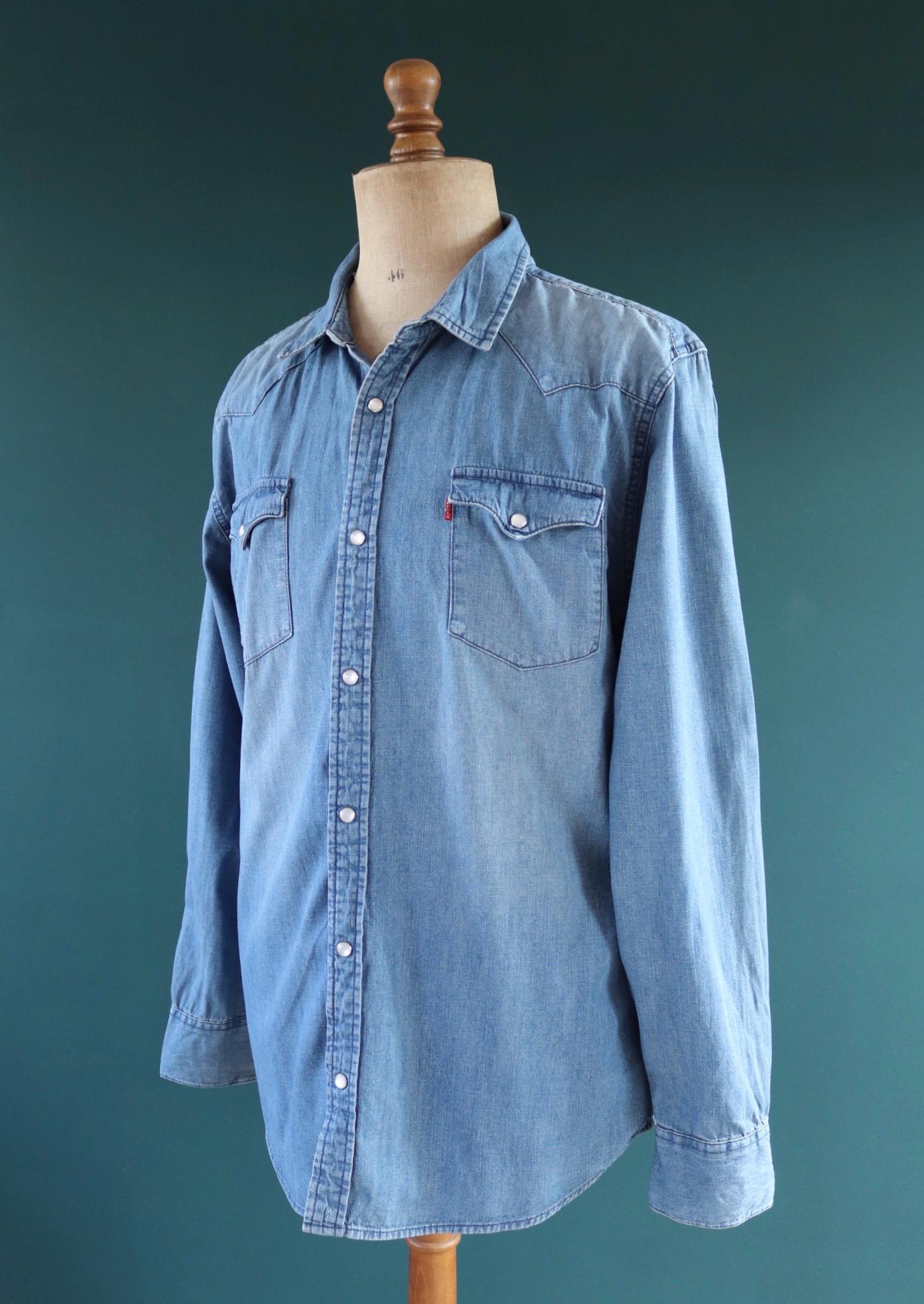 Vintage Levis denim cowboy shirt - pearl snap - Western style - 46" chest