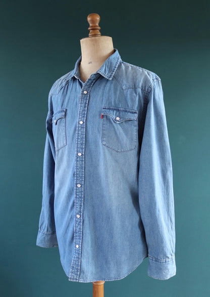 Vintage Levis denim cowboy shirt - pearl snap - Western style - 46" chest