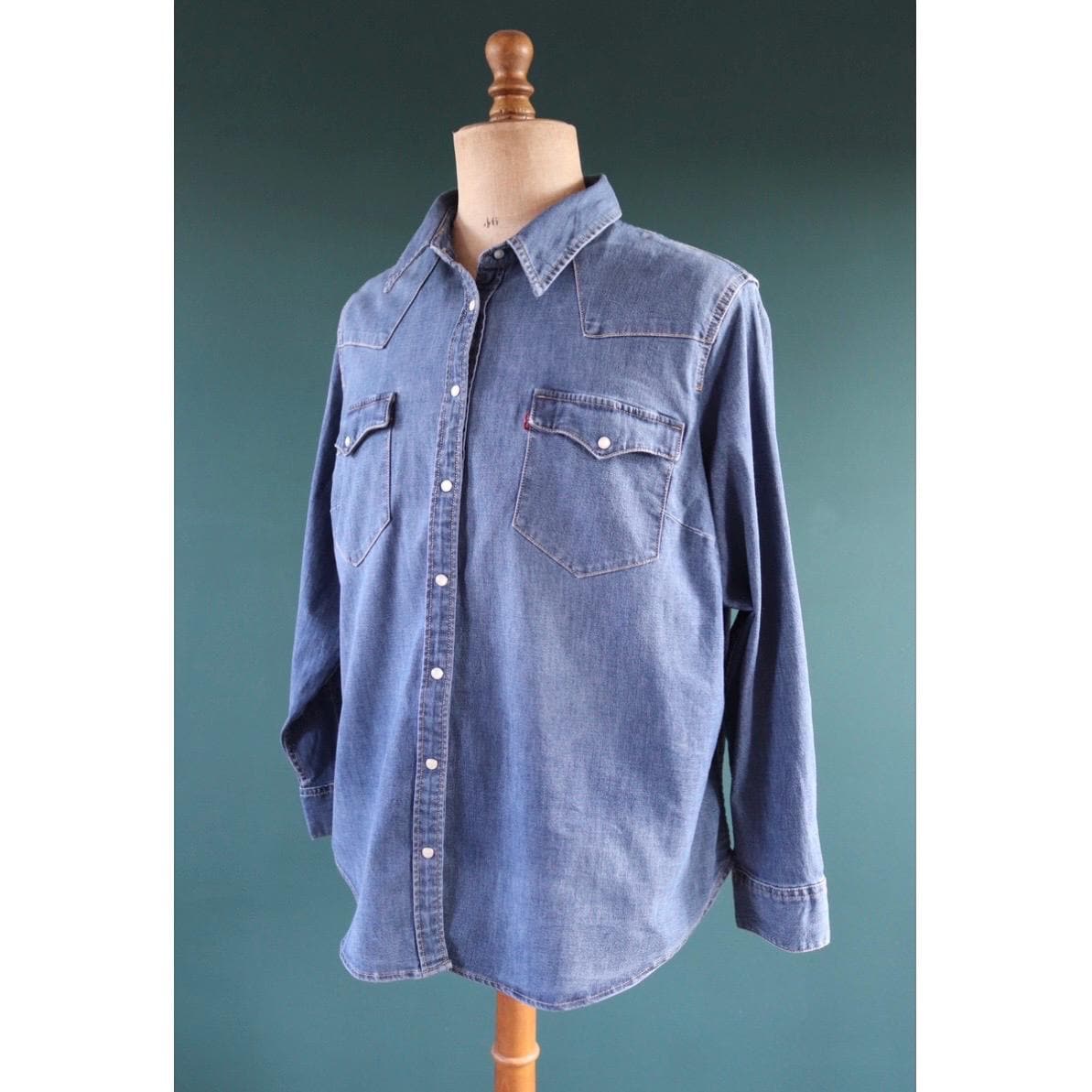 Vintage Levis denim cowboy shirt - pearl snap - Western style - 50" chest